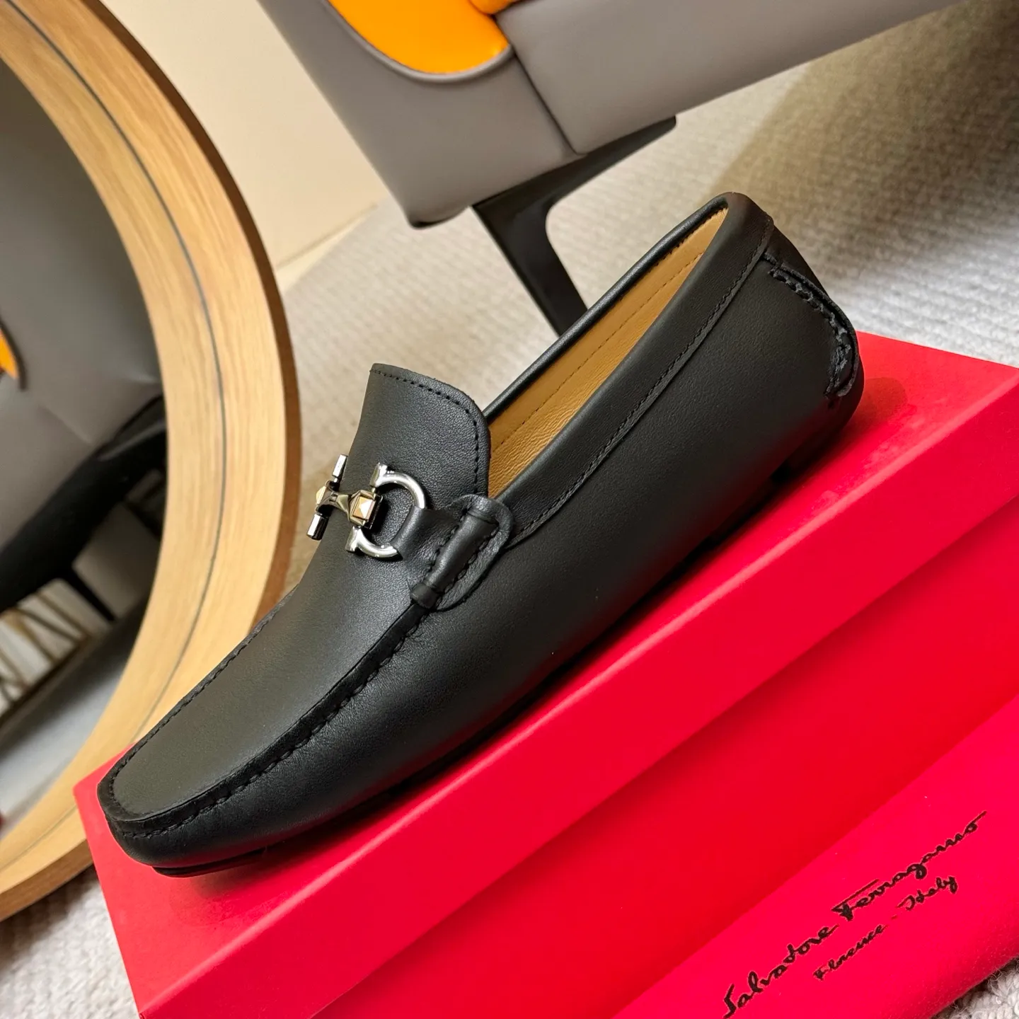 Men's men's shoes 💰420 (Yangli) Ferragamo 〰Ferragamo 2⃣️0⃣️2⃣️5️⃣ New series 👊🏻 Upper 🇮🇹 Italian imported calfskin, original outsole molding. Water-dyed sheepskin lining. The identity of every successful man is set off, and the upper and lower shoes are elegant and stable🚶🏻🚶🏻The high-end custom counter original replica is an eternal classic🔍️Number of codes: 38-46 with counter packaging